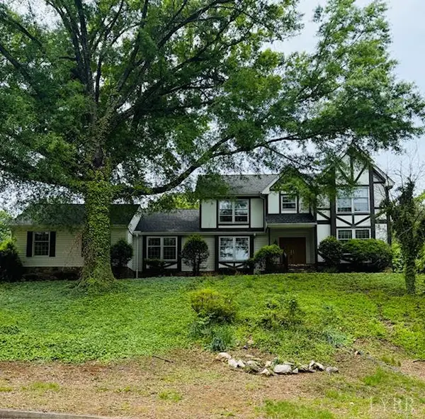 802 SW Oakwood Drive, Roanoke, VA 24015