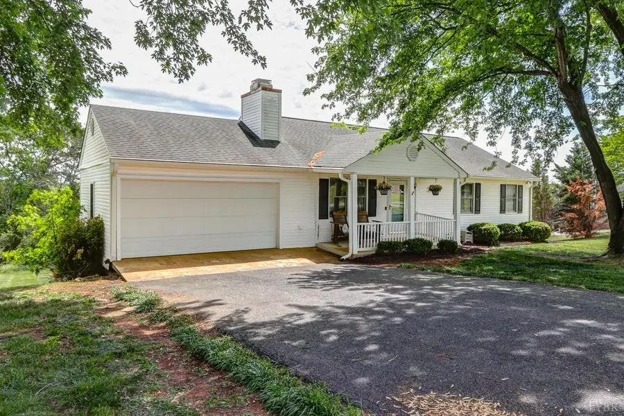 102 Piccadilly Court, Goode, VA 24556 - #3
