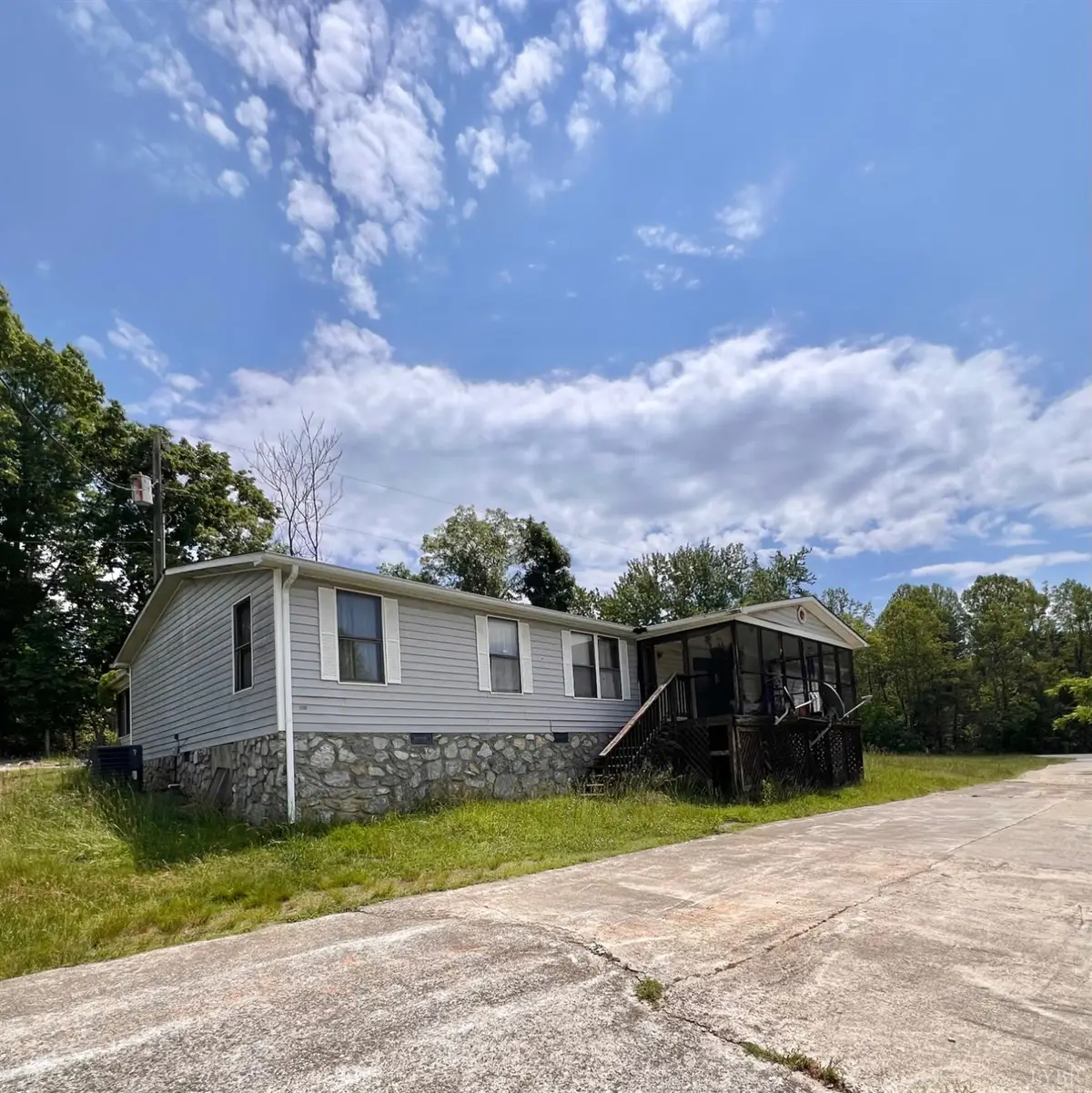 498 Kings Rd, Madison Heights, VA 24572 - #1