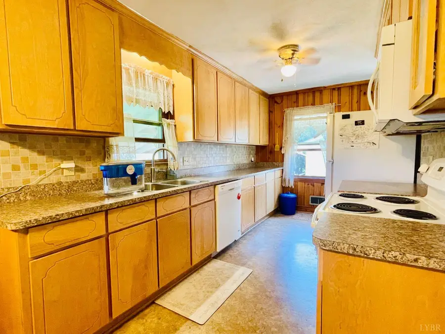 806 Baltimore Avenue, Bedford, VA 24523 - #2