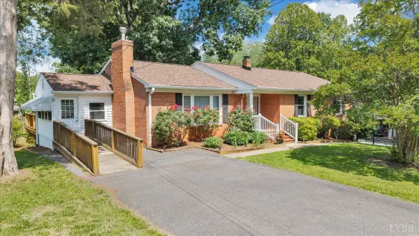 405 Oakland Circle, Lynchburg, VA 24502