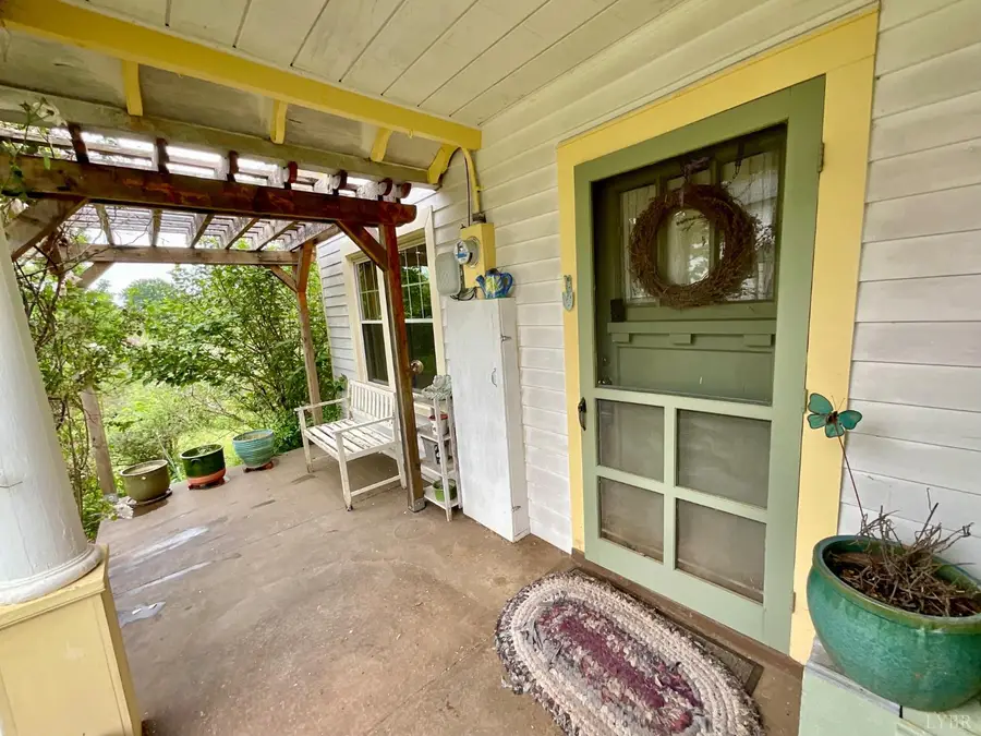 188 Washington Street, Amherst, VA 24521 - #2