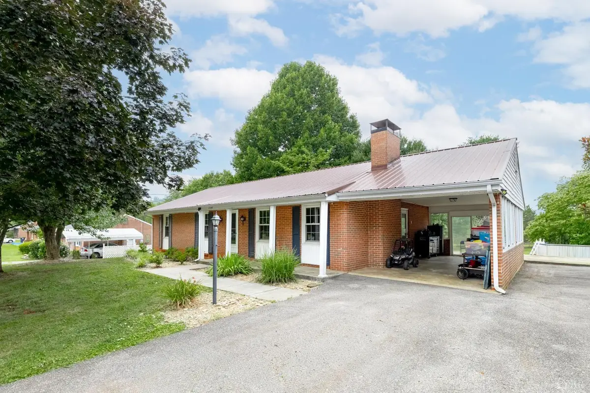 1106 Roundtree Dr, Bedford, VA 24523 - #1