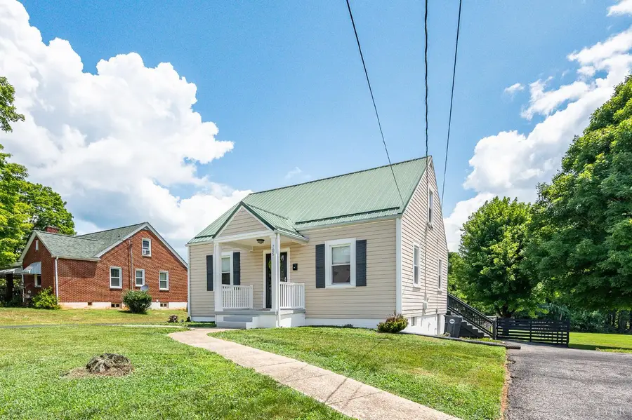 705 Vine St, Bedford, VA 24523 - #2