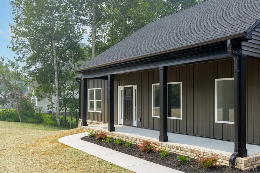 2638 Twin Lake Dr, Bedford, VA 24523 - #2