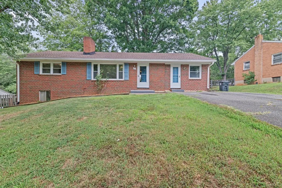 1214 W Hill Dr, Bedford, VA 24523 - #1