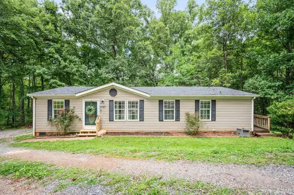 1097 Winn Drive, Moneta, VA 24121