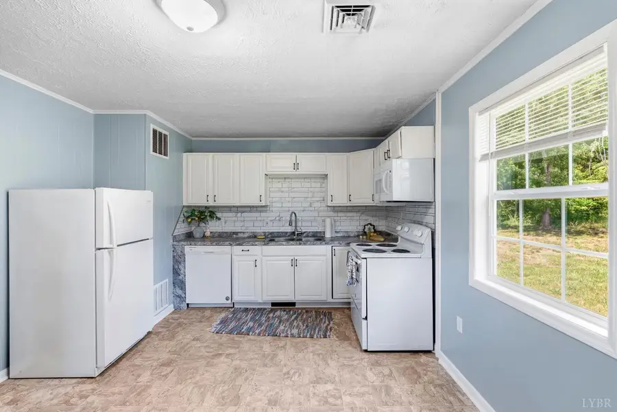 209 Stevens Street, Appomattox, VA 24522 - #3
