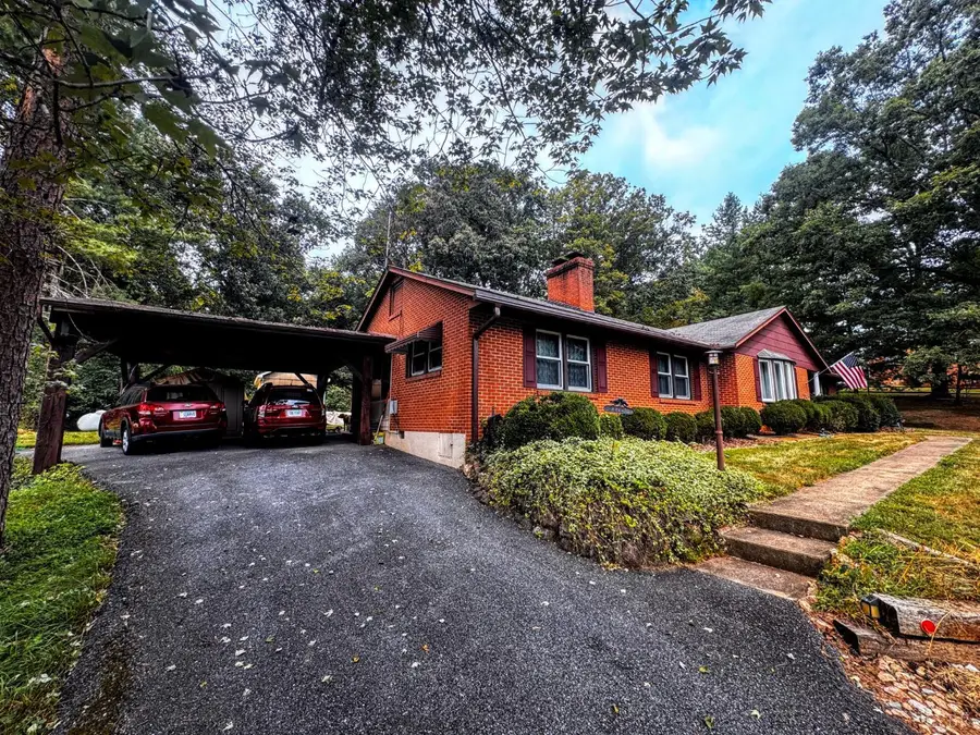 2122 Laurel Lane, Altavista, VA 24517 - #2