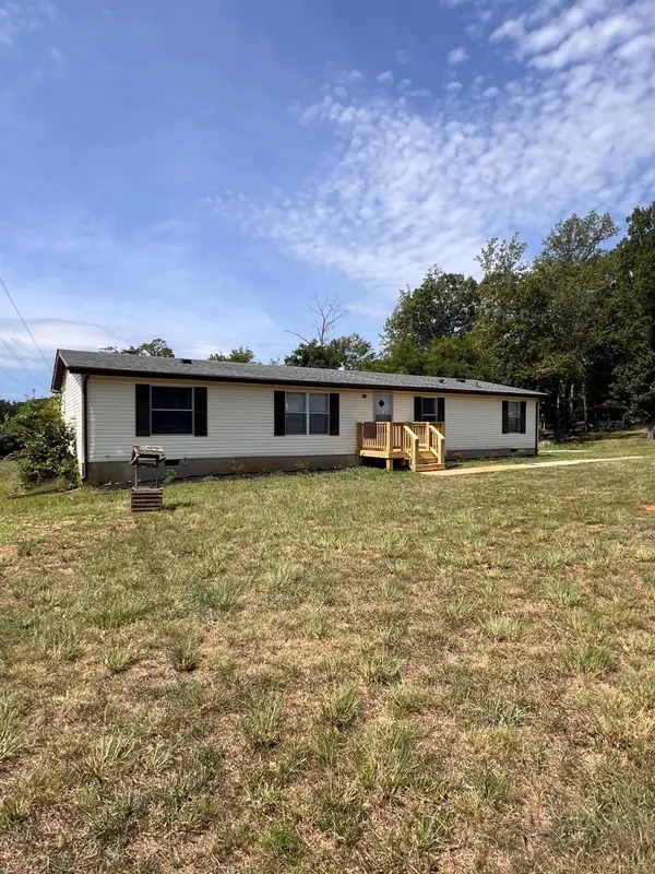 142 Farmdale Dr, Madison Heights, VA 24572