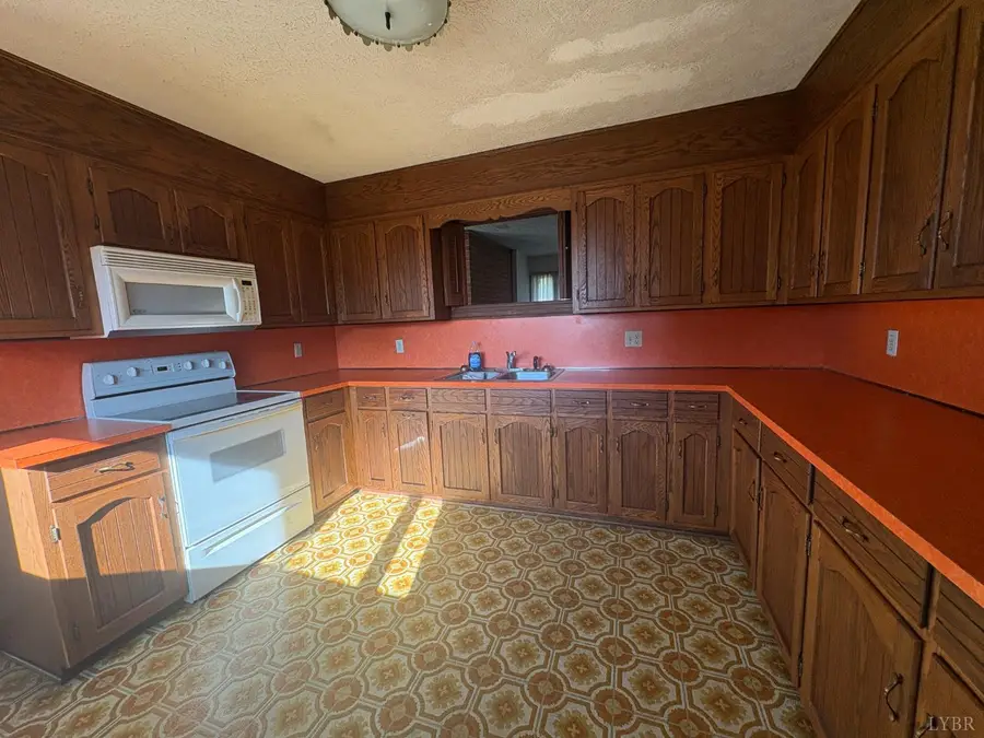 1729 Oakwood Street, Bedford, VA 24523 - #3