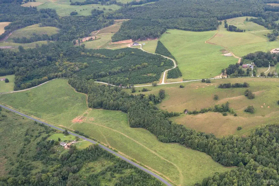 24 Blue Ridge Drive, Appomattox, VA 24522 - #2