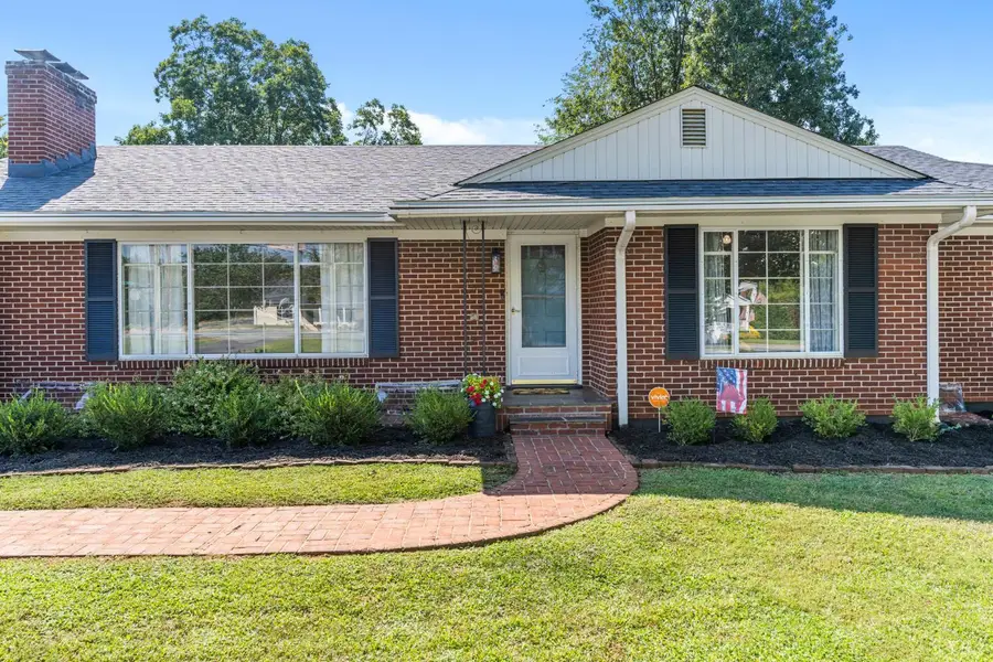 348 N Main St, Amherst, VA 24521 - #2