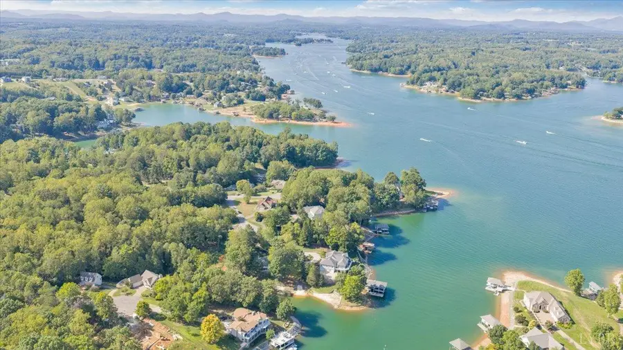41 East Point Way, Moneta, VA 24121 - #2