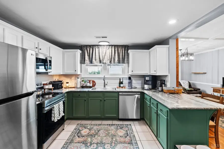 140 Grove Avenue, Madison Heights, VA 24572 - #2