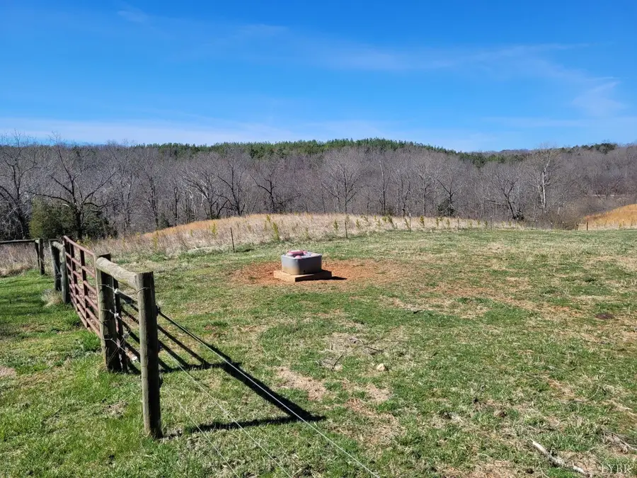 1975 Bellview, Appomattox, VA 24522 - #3