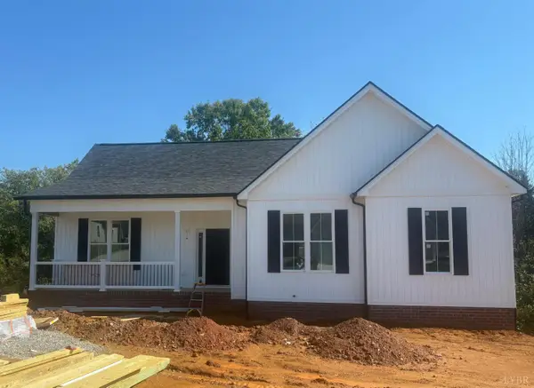 1099 New Market Loop, Forest, VA 24551