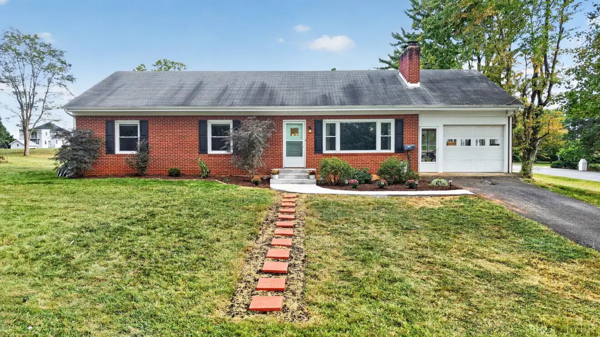 1218 Oakwood St., Bedford, VA 24523 - #1