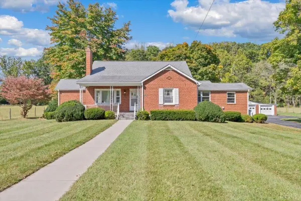 8699 Lee Hwy, Fincastle, VA 24090