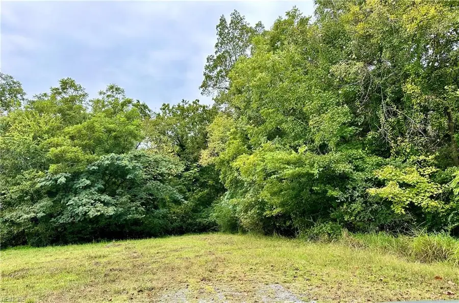 325 N Lloyd Street, Suffolk, VA 23434 - Image #2