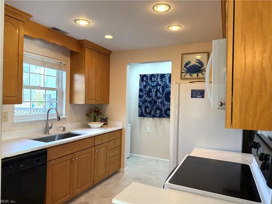 411 Harbour Point #102, Virginia Beach, VA 23451 - Image #3