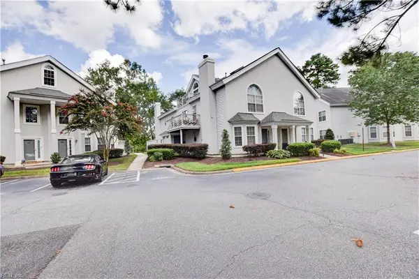 423 Seahorse Run, Chesapeake, VA 23320