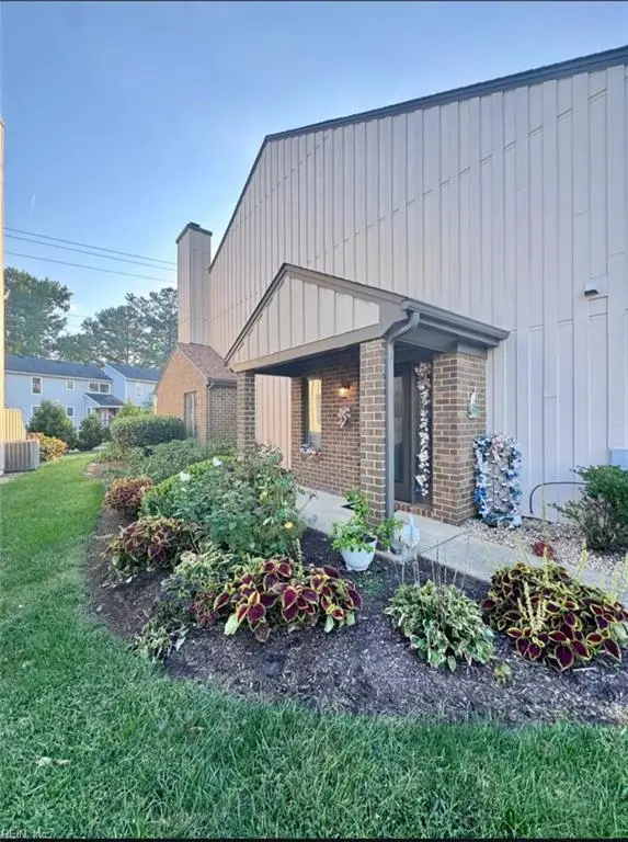 14 Sandie Point Lane, Portsmouth, VA 23701