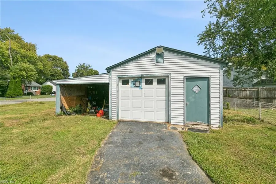 806 Carnation Drive, Newport News, VA 23608 - Image #2