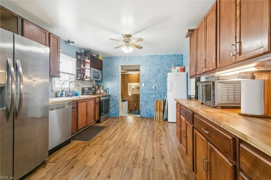 806 Carnation Drive, Newport News, VA 23608 - Image #3