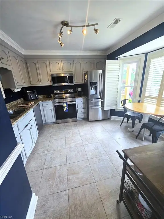 1821 Volvo Parkway, Chesapeake, VA 23320 - Image #3