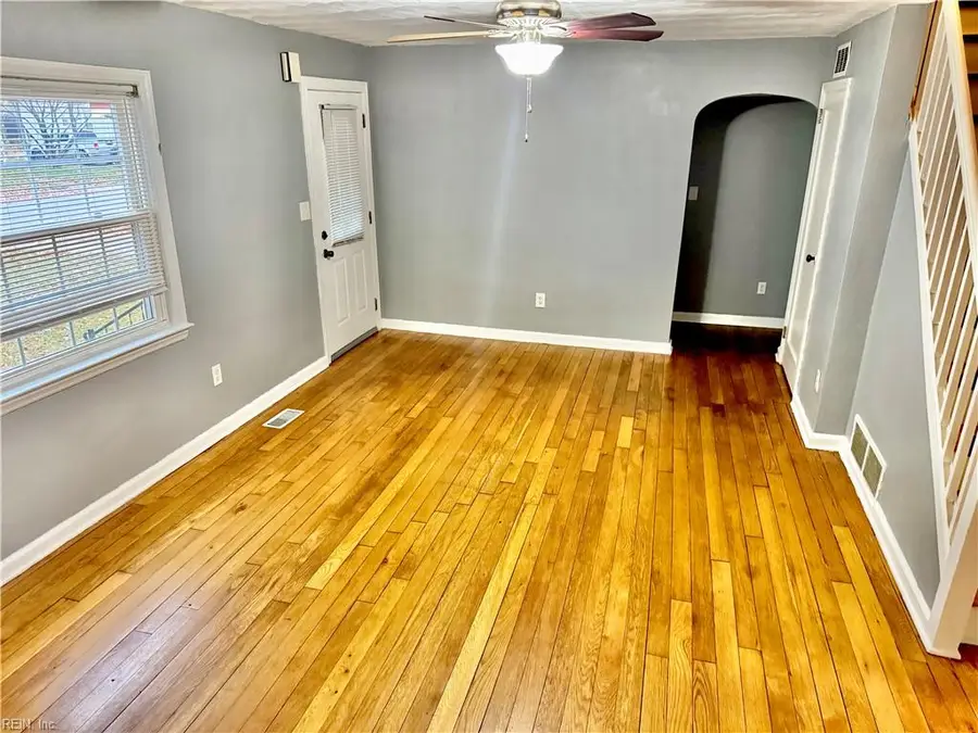 8010 W Glen Road, Norfolk, VA 23505 - Image #2