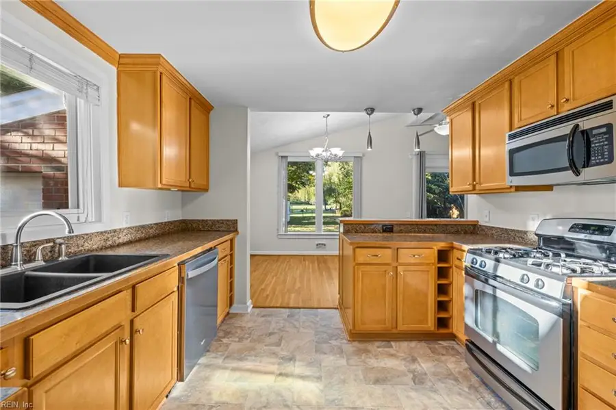 5512 Forest View Drive, Virginia Beach, VA 23455 - Image #3