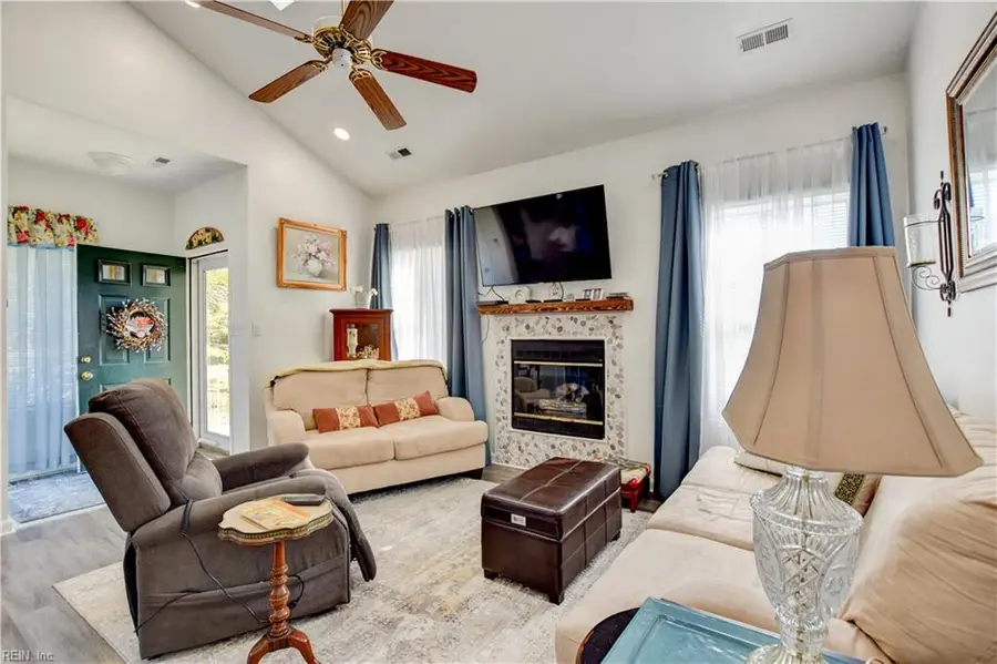 207 Andover Court, Yorktown, VA 23693 - Image #2