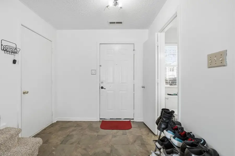 5217 Heathglen Circle, Virginia Beach, VA 23456 - Image #2