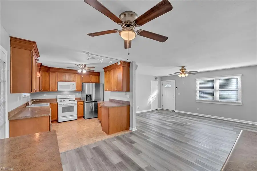 405 Courtney Arch, Virginia Beach, VA 23452 - Image #3