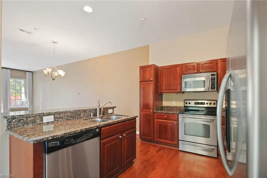 450 W Princess Anne Road #212, Norfolk, VA 23517 - Image #2