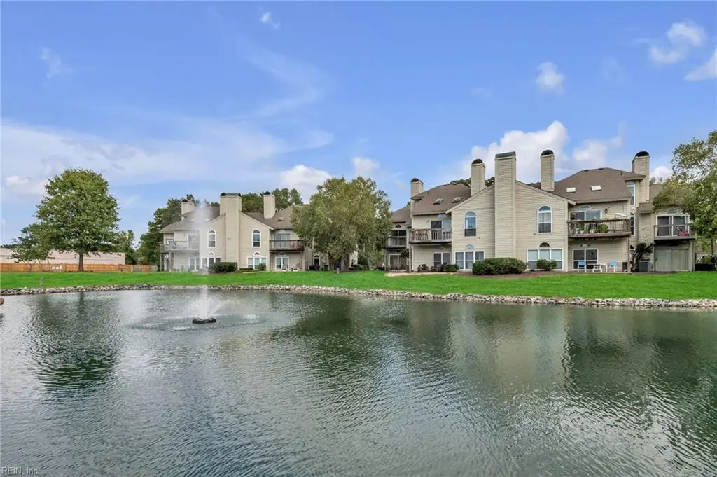 533 E Lake Circle, Chesapeake, VA 23322 - #1