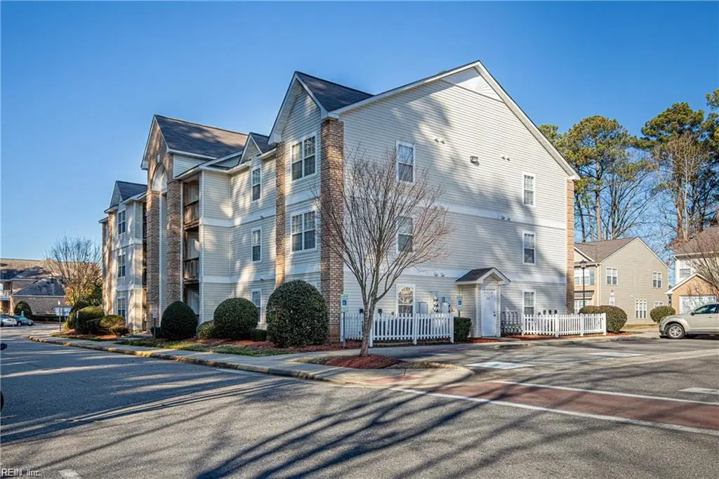 431 Old Colonial Way #203, Newport News, VA 23608 - Image #1