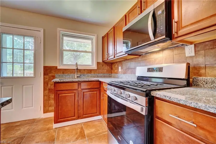 909 Ellington Square, Portsmouth, VA 23701 - Image #2