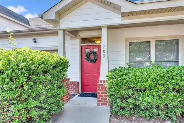200 Seasons Circle #203, Suffolk, VA 23434