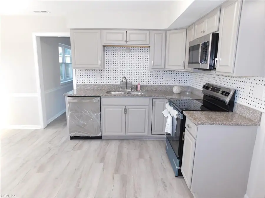 1725 Star Lake Drive, Virginia Beach, VA 23453 - Image #3