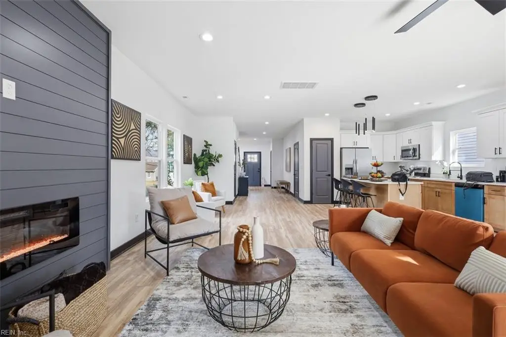 122 E Kelly Avenue, Hampton, VA 23663 - Image #1