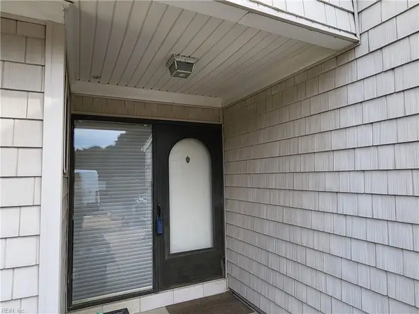 3950 Whispering Oaks Place, Virginia Beach, VA 23455