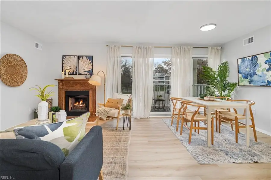 1005 Autumn Woods Lane #105, Virginia Beach, VA 23454 - Image #2