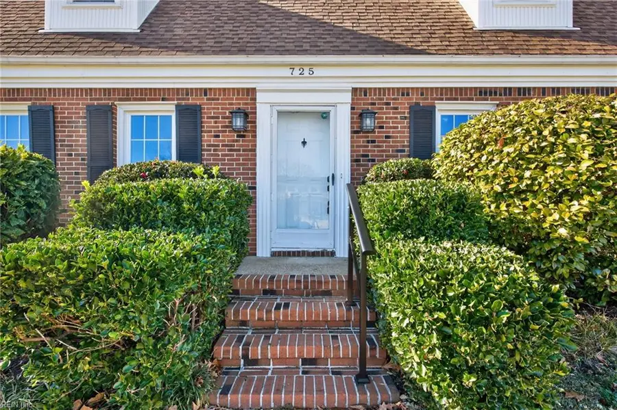 725 Earl Of Chesterfield Court, Virginia Beach, VA 23454 - Image #3