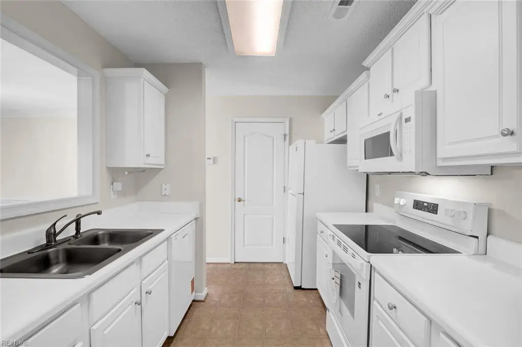 708 Lakeside Drive, Suffolk, VA 23435 - Image #1