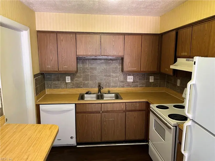 2 Penzance Circle, Chesapeake, VA 23320 - Image #2