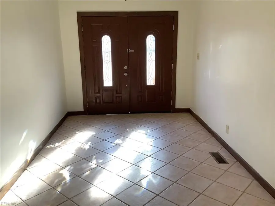 2200 Windward Shore Drive, Virginia Beach, VA 23451 - Image #2