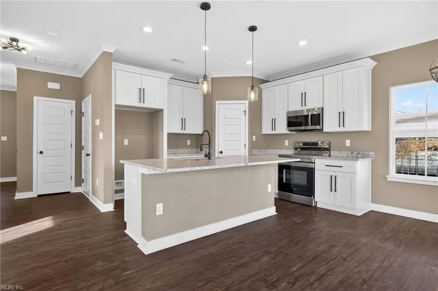 105 S Court Street, Windsor, VA 23487 - Image #2