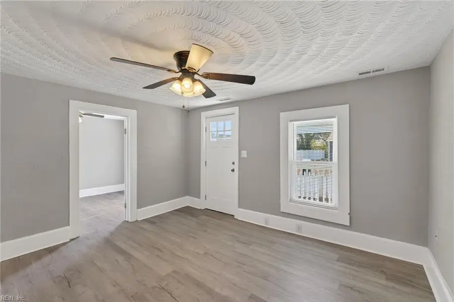 318 Hunter Street, Suffolk, VA 23434 - #2